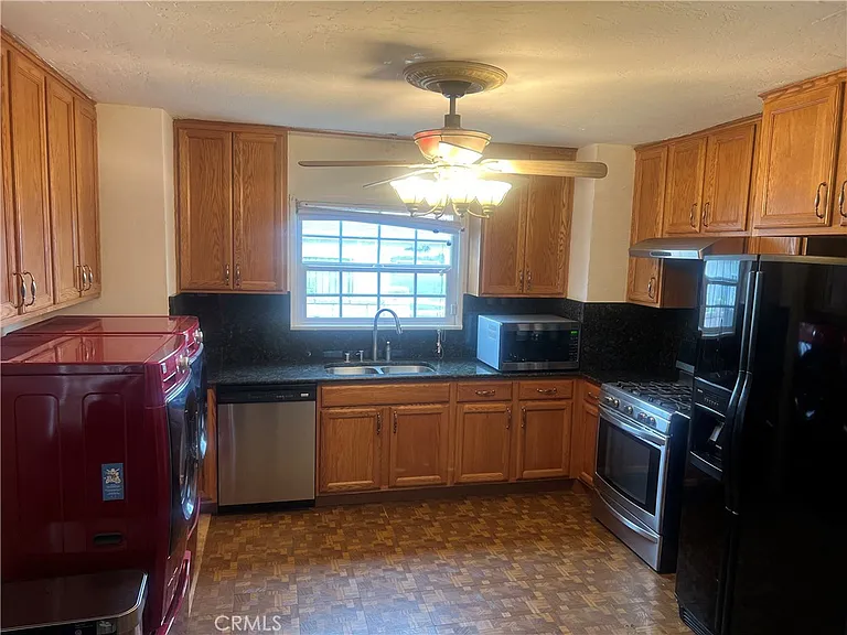 543 Flores St — Photo 3