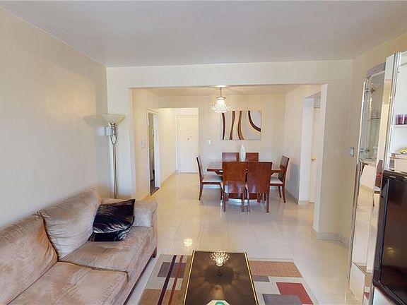 3rd image of 2525 W 2nd St APT 4A