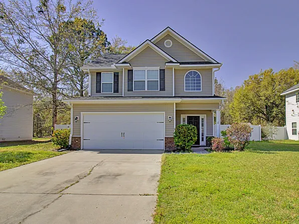 1235 Peacock Trl, Hinesville, GA 31313