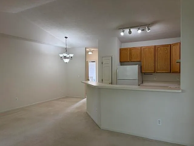 1452 Fox Pointe Cir — Photo 3