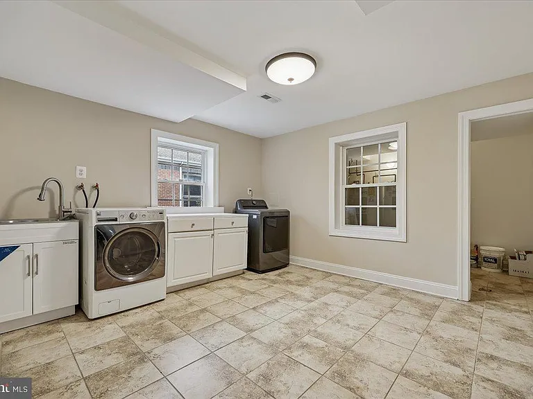 4902 Derussey Pkwy — Photo 92