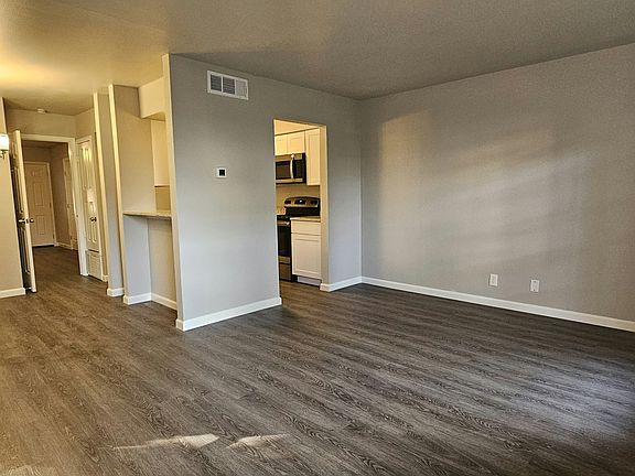 3rd image of 2811 Woodbury Dr APT 302