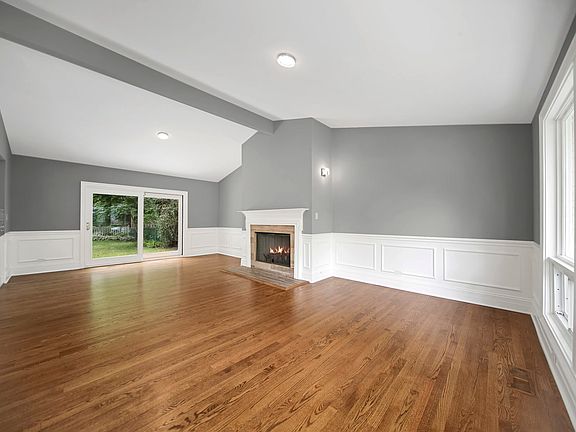 4th image of 2950 Twin Oaks Dr