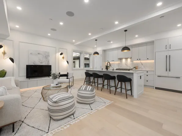 375 E 33rd Ave #1, Vancouver, BC V5V 2Z8