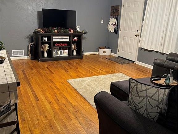 4th image of 3 Brookside Dr