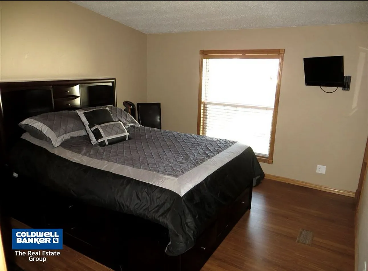 3 bed, 936 sqft, $1,600 — Photo 2