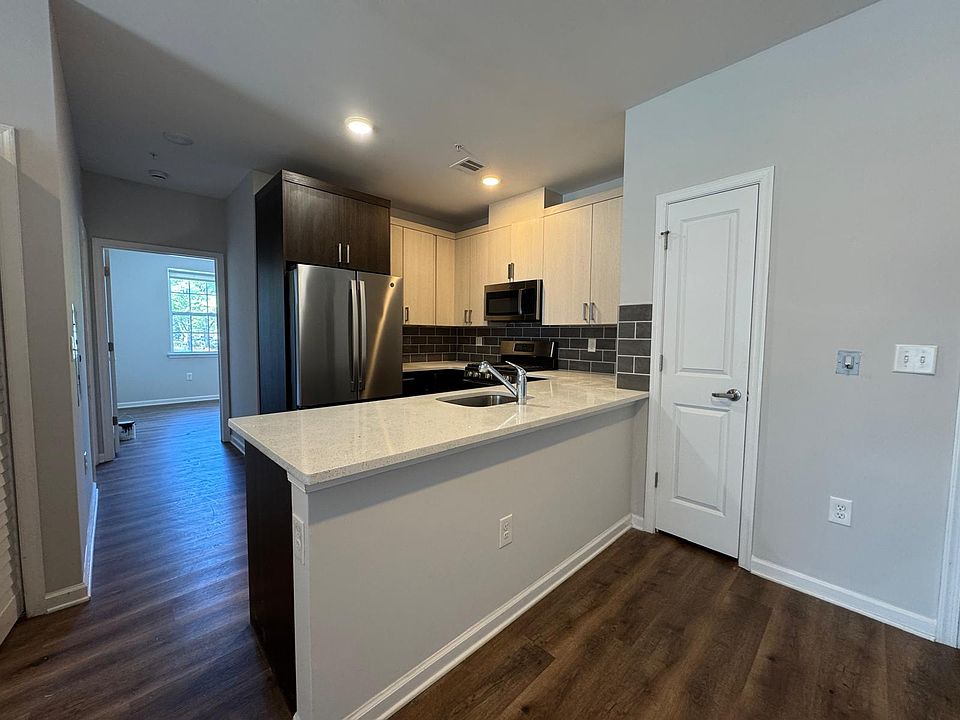 1st image of 408 Westminster Ave #222