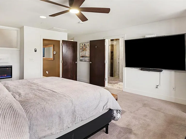 321 NE 4th St #32 — Photo 21