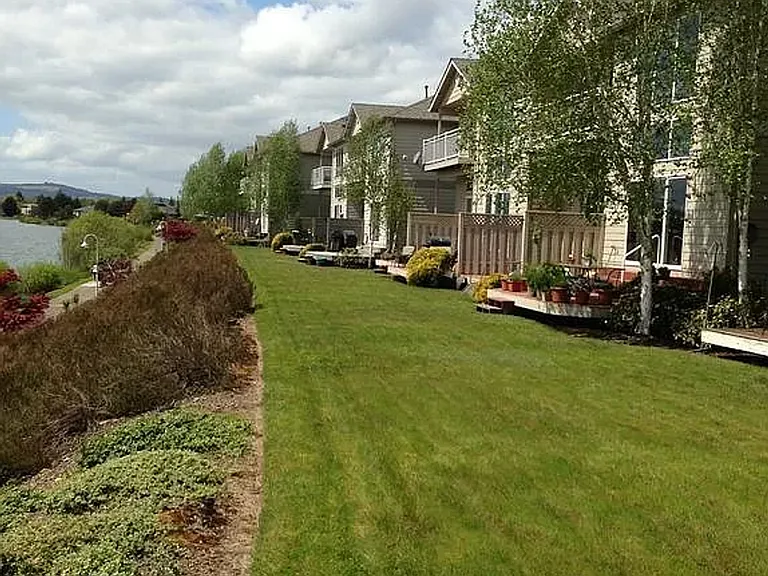 292-298 Crystal Springs Ln N — Photo 17