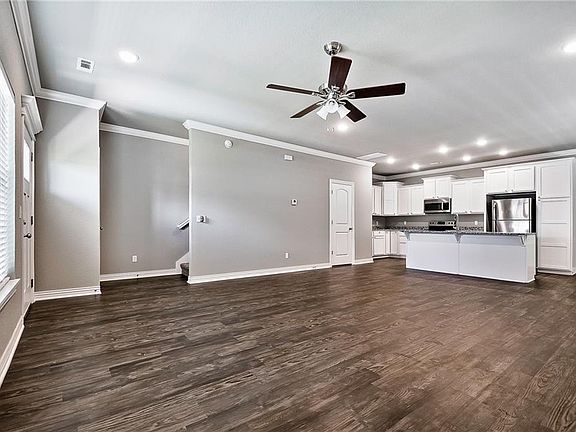 3rd image of 207 Carrington Ave