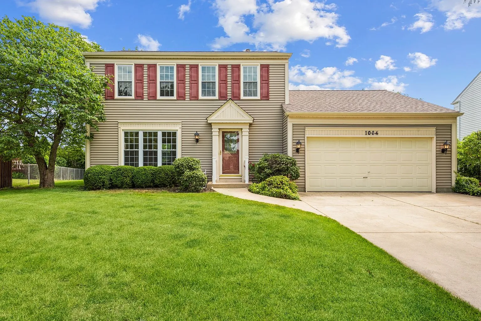 1064 Hyannis Cir photo 1