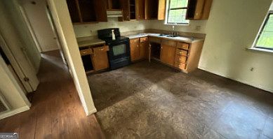 3rd image of 1049 Plum St