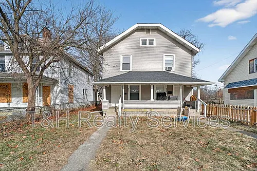 926 W 32nd St Photo 1