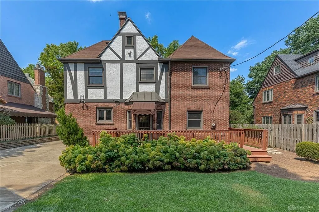 3 bed, 2.5 bath, 2952 sqft, $3,200 — Photo 3