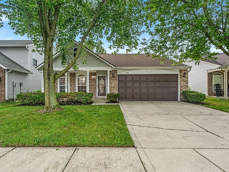 6748 Wimbledon Dr — Photo 2