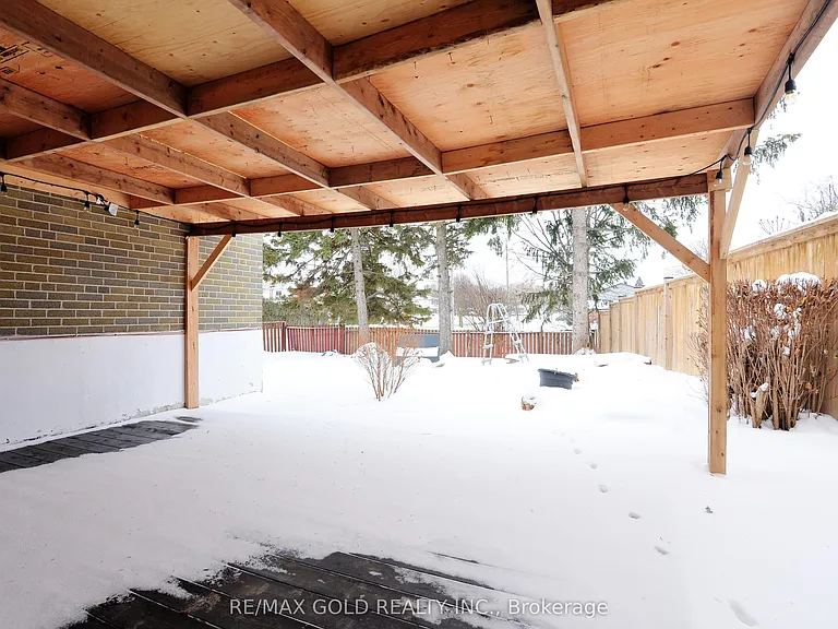 70 Greystone Cres — Photo 25