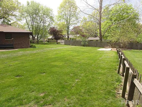 3rd image of 6135 N Evergreen Cir