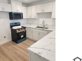 13536 Dyer St, Sylmar, CA 91342