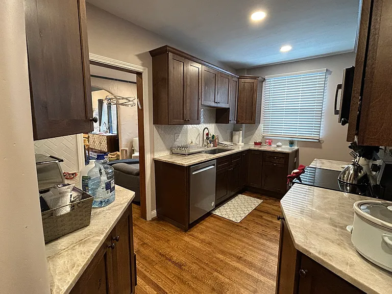 2523 Roanoke Ave — Photo 8