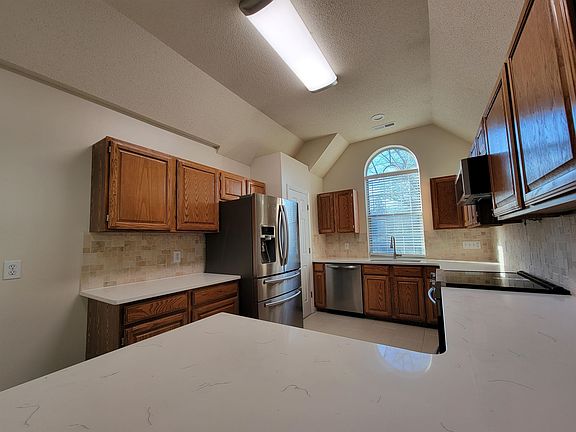 5th image of 104 Orchard Ln