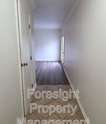 4th image of 570 Executive Blvd