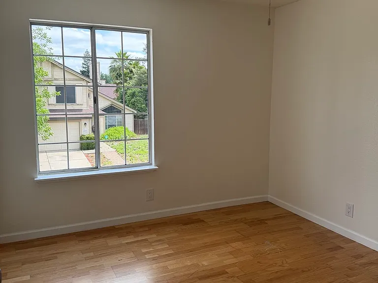 8247 Derbyshire Cir — Photo 3