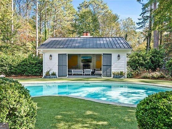 4th image of 521 Heyward Cir NW