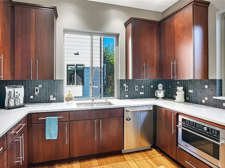 5416 21st Ave SW — Photo 4