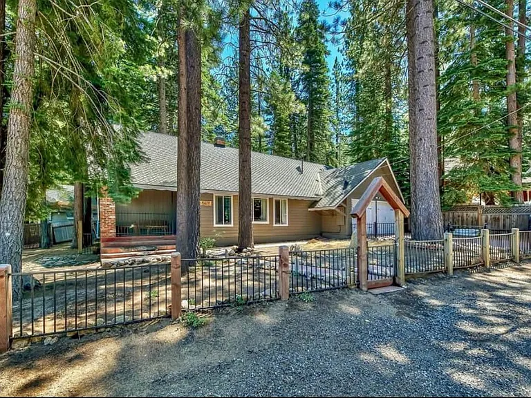 1640 Apache Ave — Photo 2