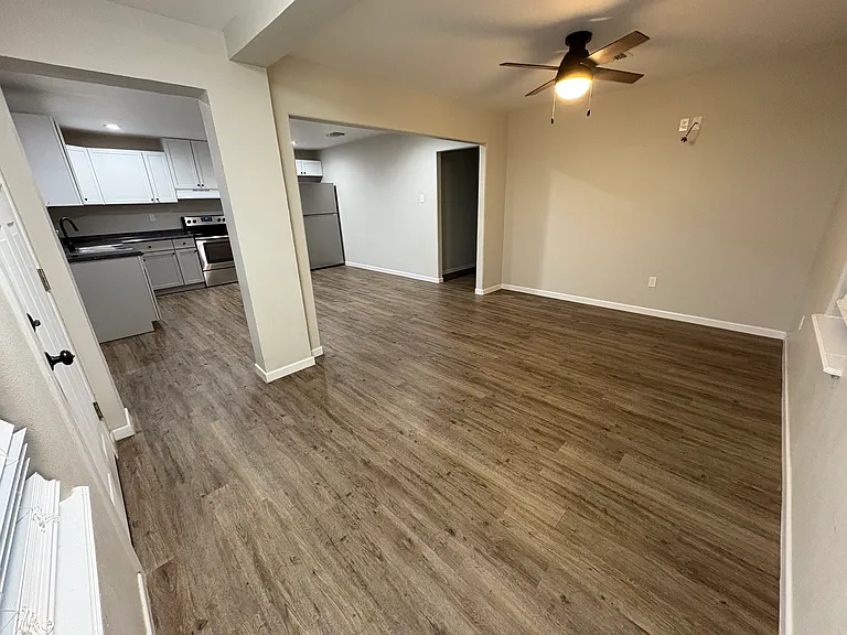 894 Avenue B — Photo 2