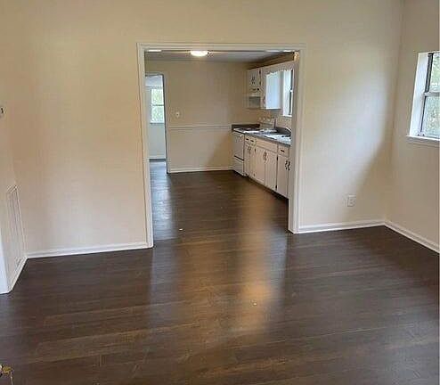 2nd image of 1380 Benton Pike NE