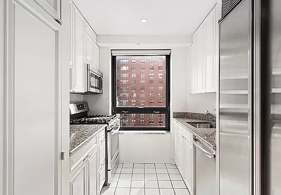 4th image of 415 E 54th St APT 10F