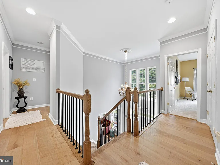 3852 Glasgow Way — Photo 20