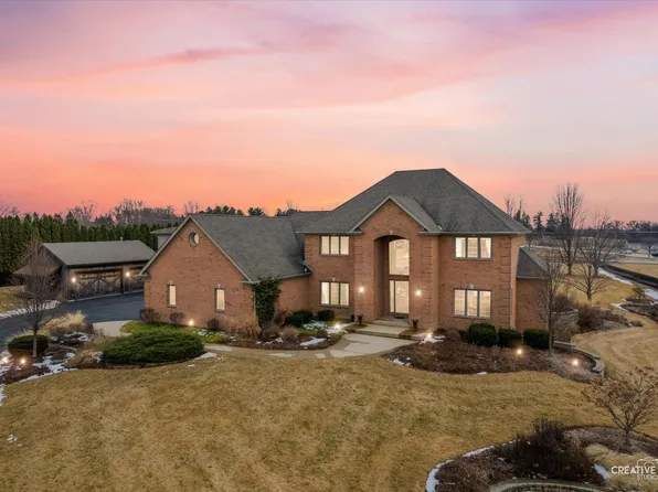 45W301 Freedom Ct, Hampshire, IL 60140