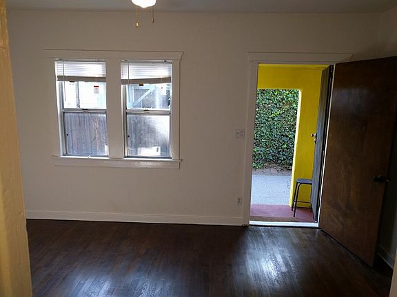 5th image of 11326 1/2 Morrison Street # First Floor