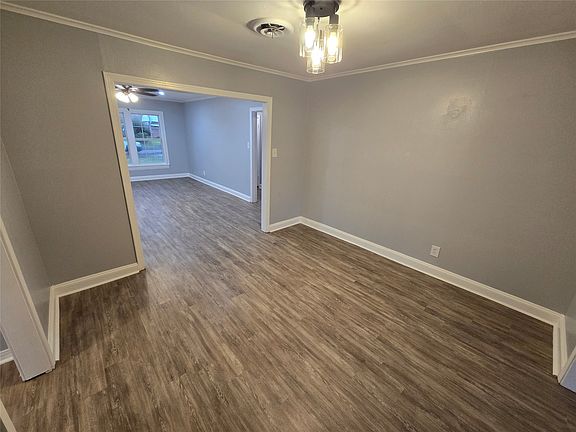 5th image of 233 Roma Dr
