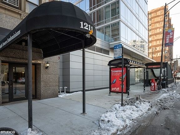 2nd image of 1211 N La Salle St #403