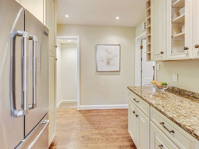 4831 Calvert St NW — Photo 16