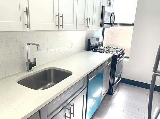 Rented by Tapiro Realty | media 1