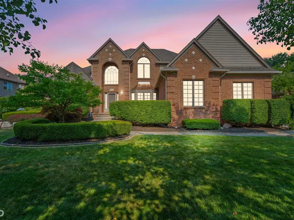 54524 Woodcreek Blvd, Shelby Township, MI 48315