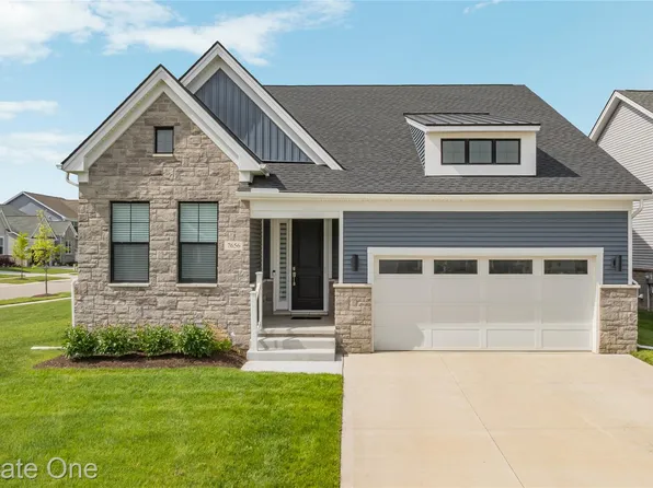 7656 Dunlap Ct, West Bloomfield, MI 48322