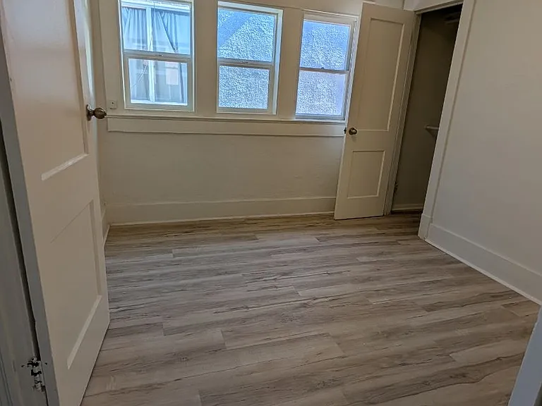 1219 Edith Blvd SE — Photo 10