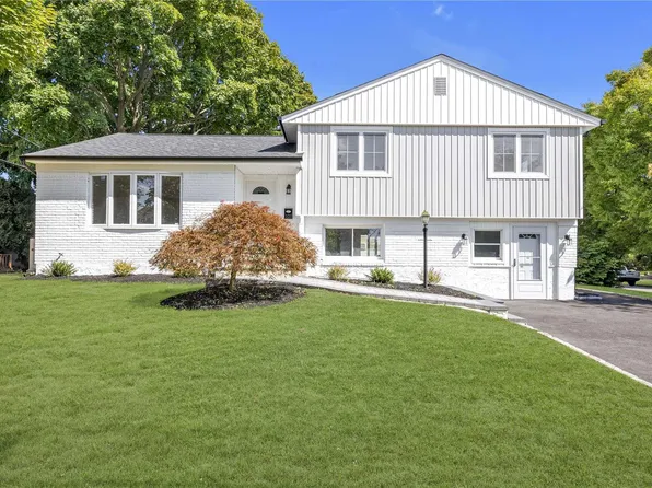 101 Grohmans Lane, Plainview, NY 11803