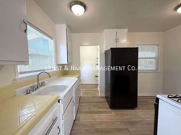 2nd image of 2862 Knoxville Ave