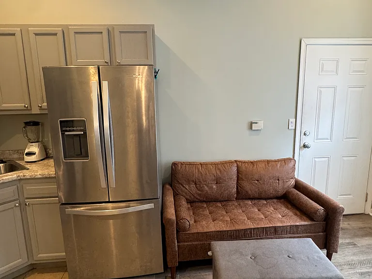 1537 Poplar St #1B — Photo 5