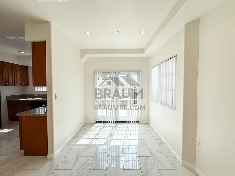 1423 Franklin St — Photo 7