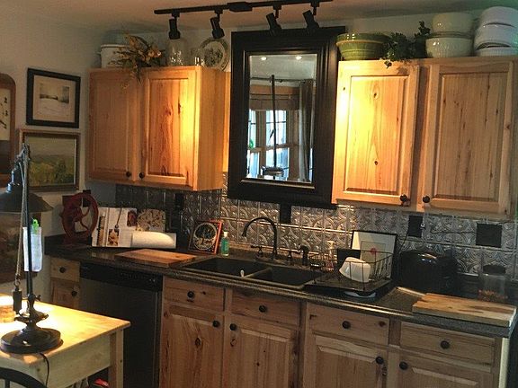 3rd image of 176 Davis Ln