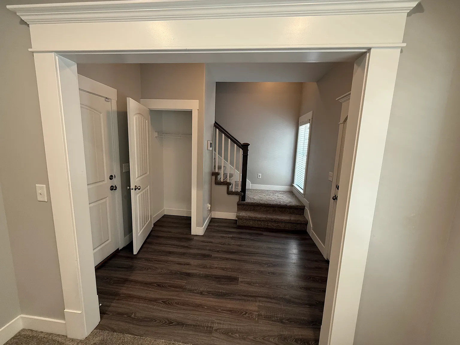 3 bed, 2.5 bath, 2200 sqft, $2,400 — Photo 2
