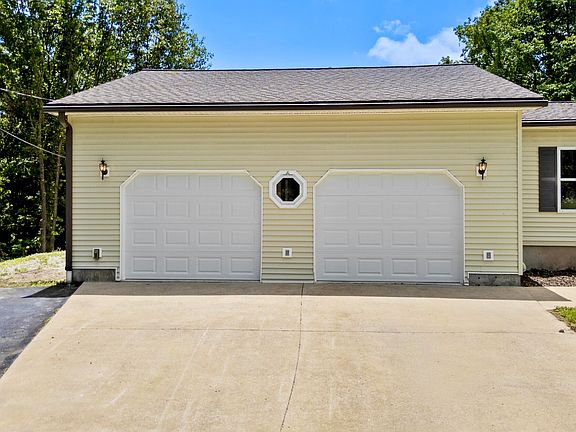 3rd image of 2425 Farm Road 2130