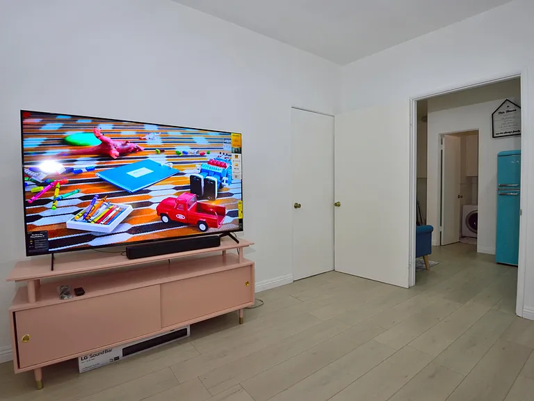 Fully furnished, Queen sized bed, memory foam mattress, new 65" 4k sony HDTV, and so much more